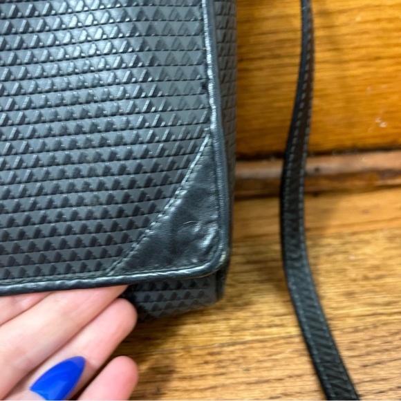 Vintage Liz Claiborne | 80’s Leather Navy Shoulder Bag - Picture 15 of 16